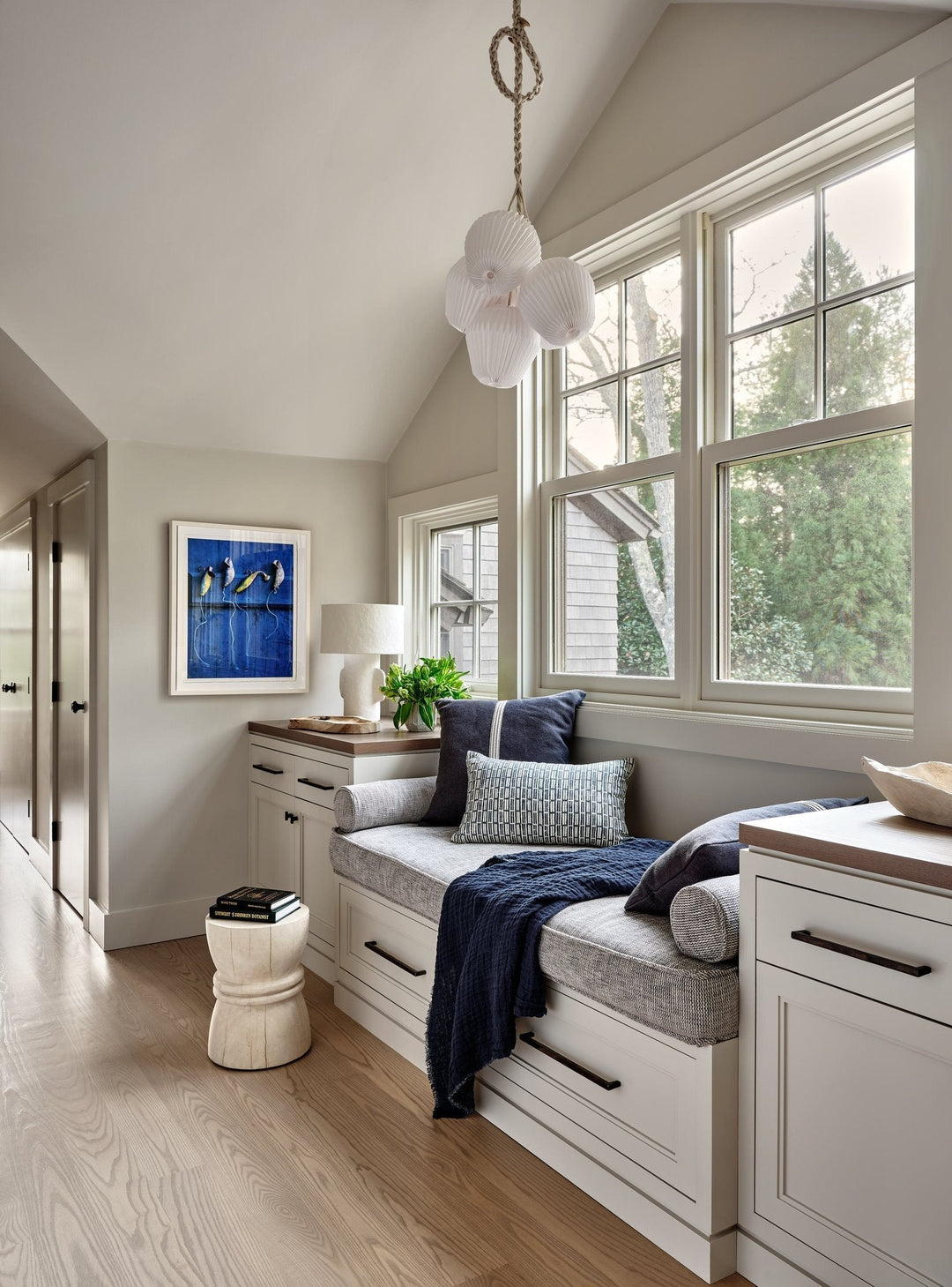How to Select the Right Pillow Size for Your Space by Centro Decor - Centro Decor